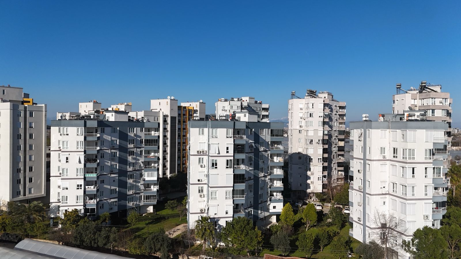 Lara-Güzeloluk-Satılık-Yeşil-Ezgi-Sitesi-3+1
